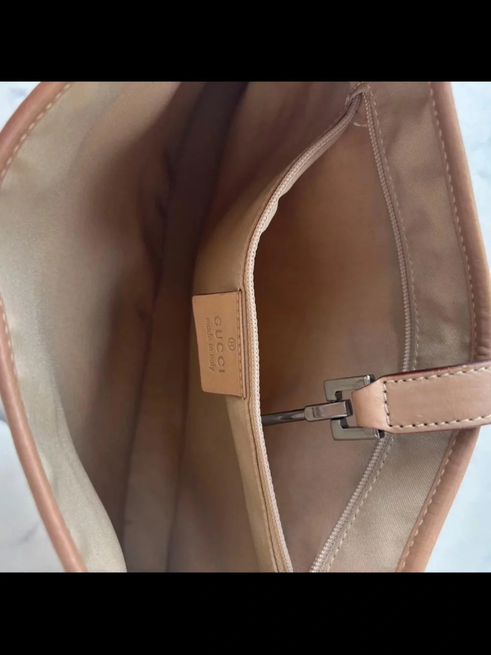 Gucci elegant cream